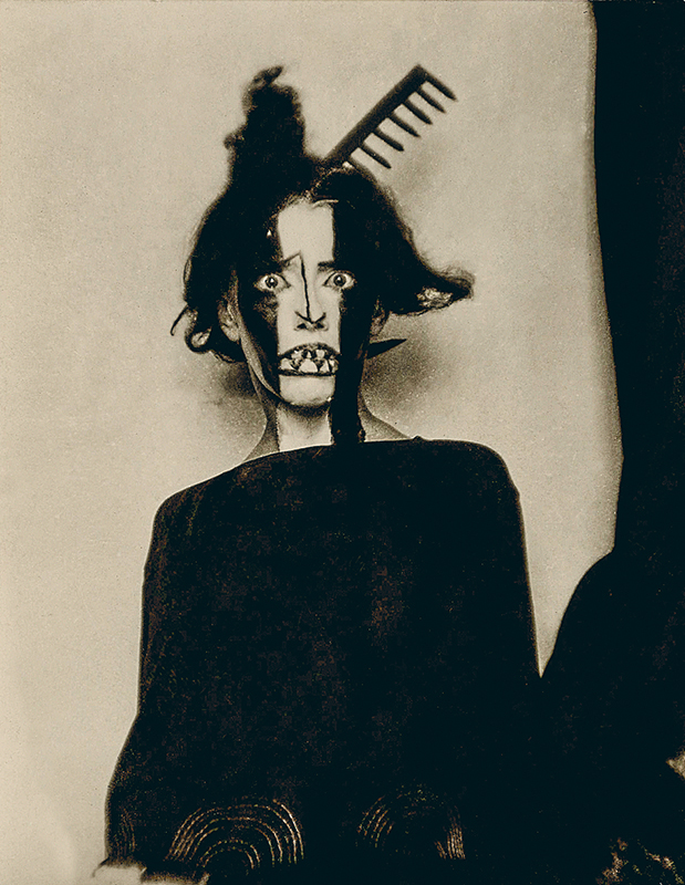 Бронислава Нижинская в гриме Кикиморы. Фотография Ман Рэя. 1917